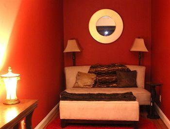 Pure Nuphoria Bed & Breakfast National Harbor Exterior photo